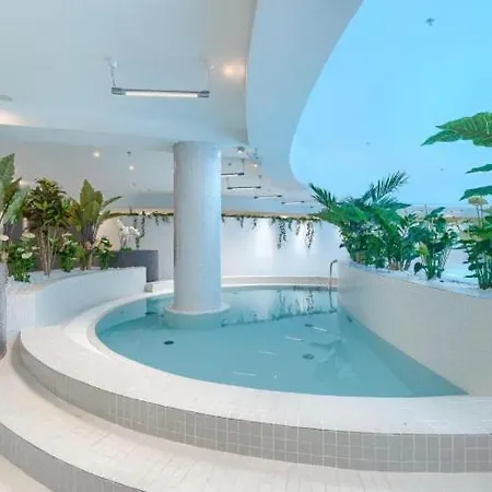 アパート Hanza Tower Black 22 & Pool & Sauna & Jacussi *